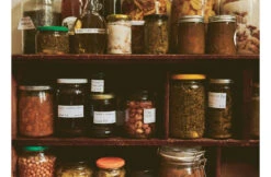 Eat Weeds -Waldecks Store 9781760763763.IN03